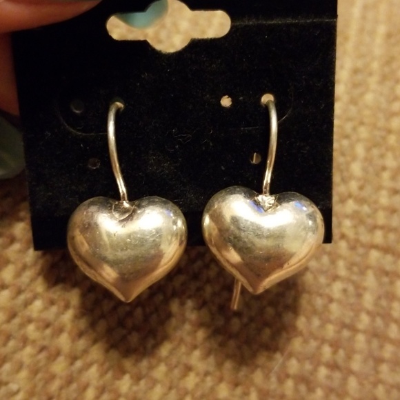 Jewelry - Sterling silver heart dangle earrings